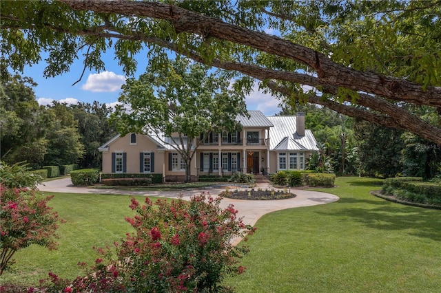 view of front of property with a front lawn