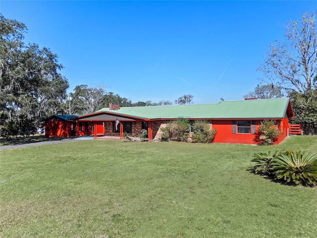 view of front of home with a front lawn