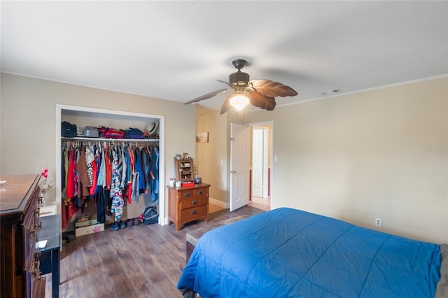 1309 Paradise Ln, Winter Park, FL 32792 - bedroom with crown molding, dark wood-type flooring, a closet, and ceiling fan