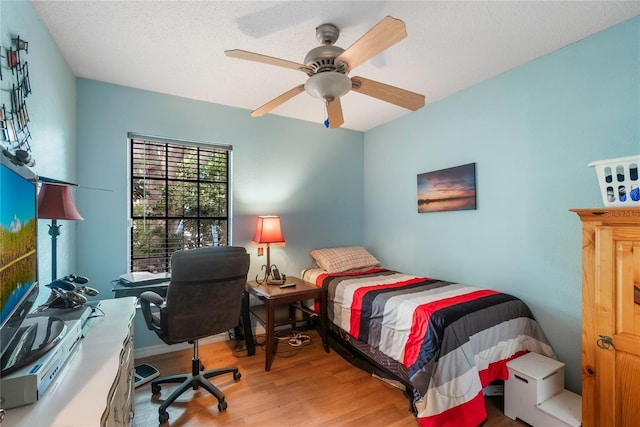 1309 Paradise Ln, Winter Park, FL 32792 - bedroom with ceiling fan and light hardwood / wood-style floors