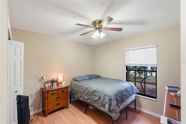 1309 Paradise Ln, Winter Park, FL 32792 - bedroom featuring a textured ceiling, light hardwood / wood-style flooring, and ceiling fan
