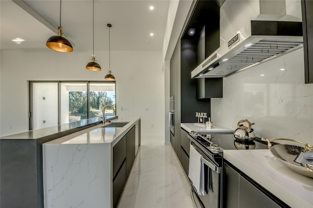 kitchen with extractor fan, a spacious island, stainless steel electric stove, hanging light fixtures, and sink