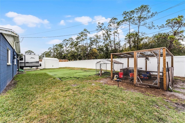 view of yard with a storage unit