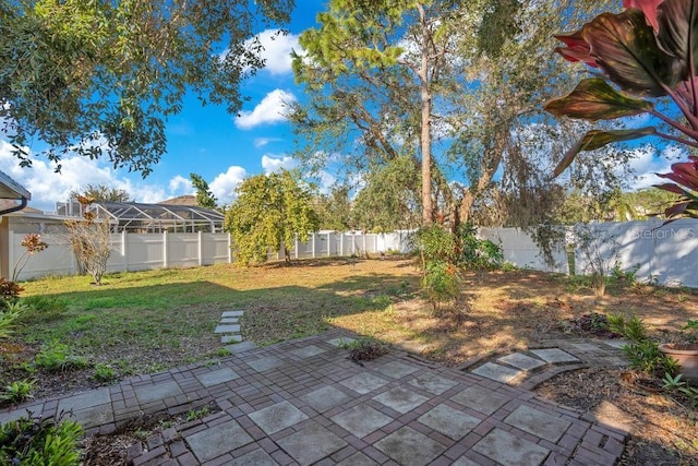 view of yard featuring a patio