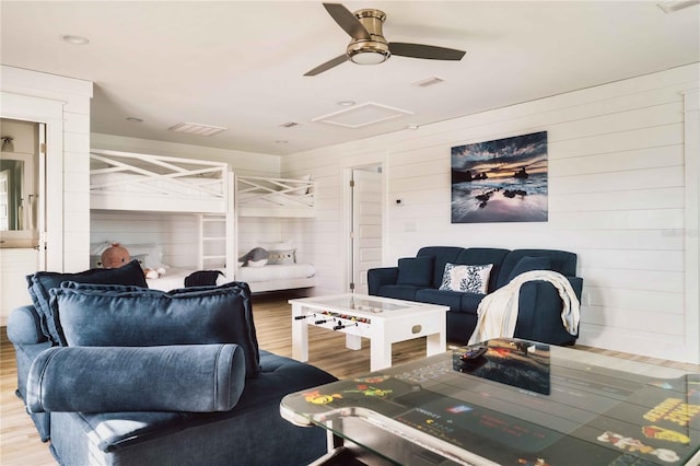 living room featuring light hardwood / wood-style flooring and ceiling fan