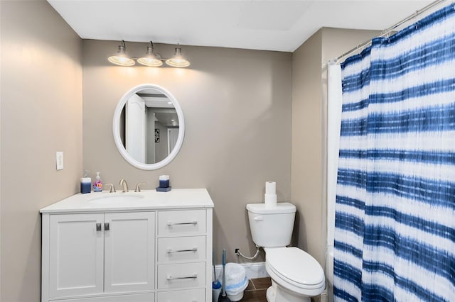 bathroom with curtained shower, toilet, and vanity