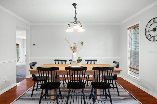 dining space with an inviting chandelier, crown molding, and dark hardwood / wood-style floors