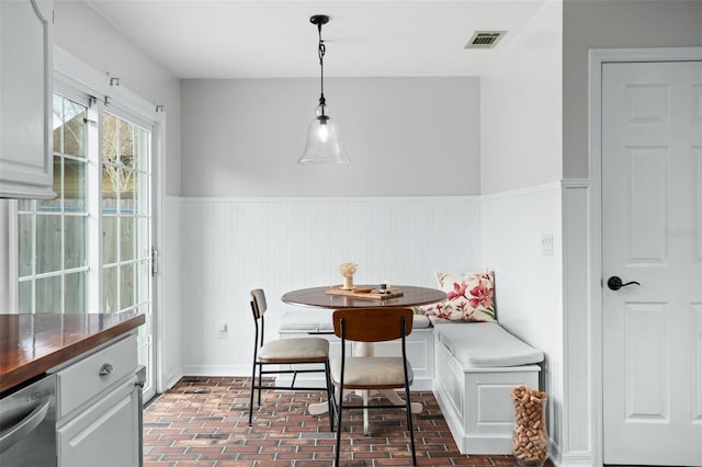 dining space featuring breakfast area