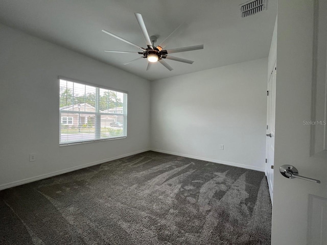 carpeted empty room featuring ceiling fan