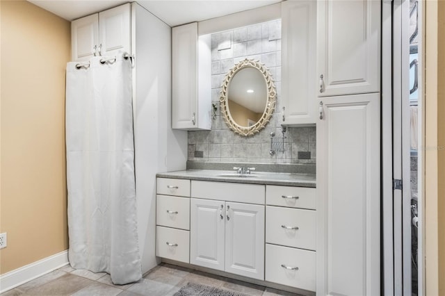 bathroom with vanity and tasteful backsplash