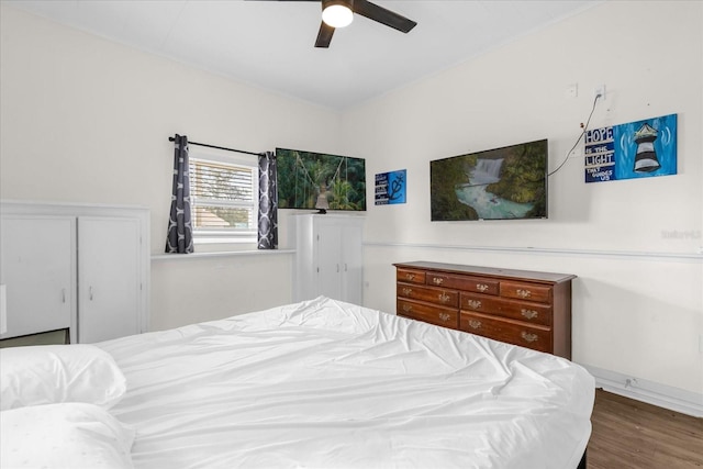 bedroom featuring dark wood-type flooring and ceiling fan