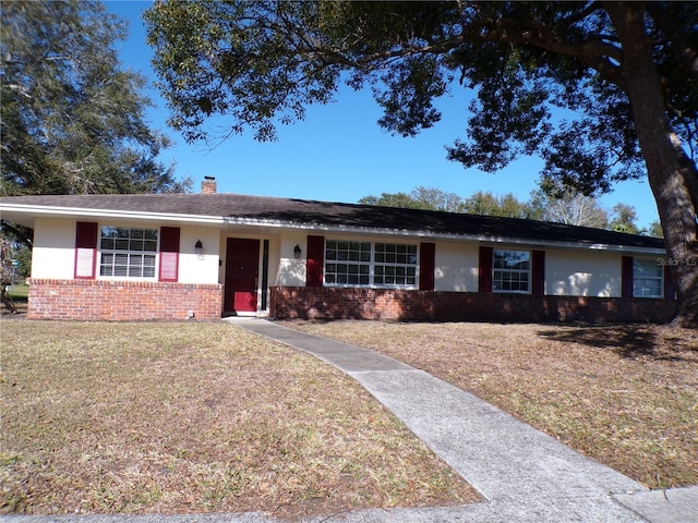 single story home featuring a front yard