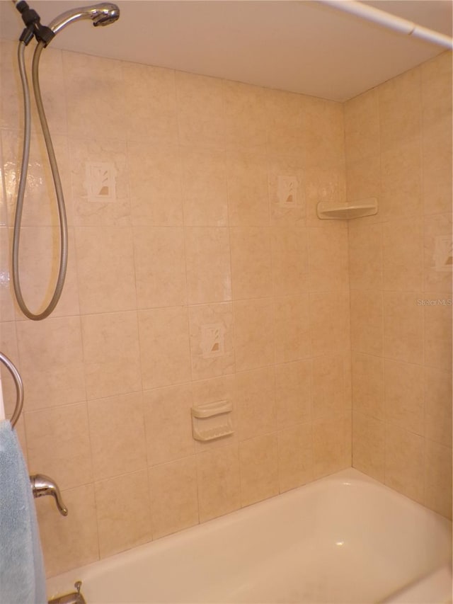 full bath with bathtub / shower combination