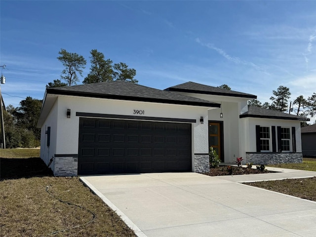 view of front facade featuring a garage