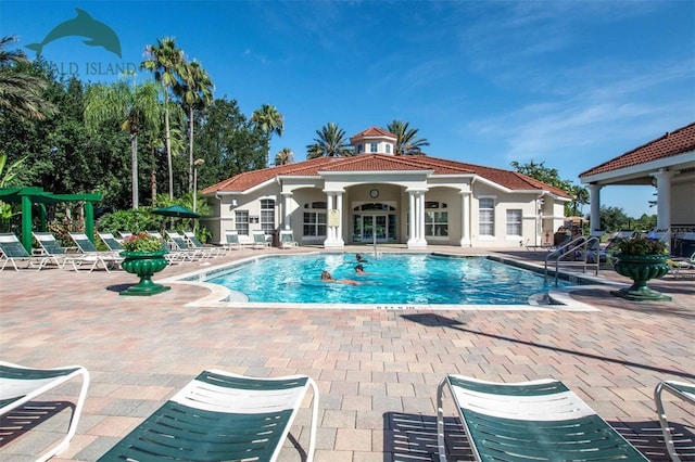 view of swimming pool featuring a patio