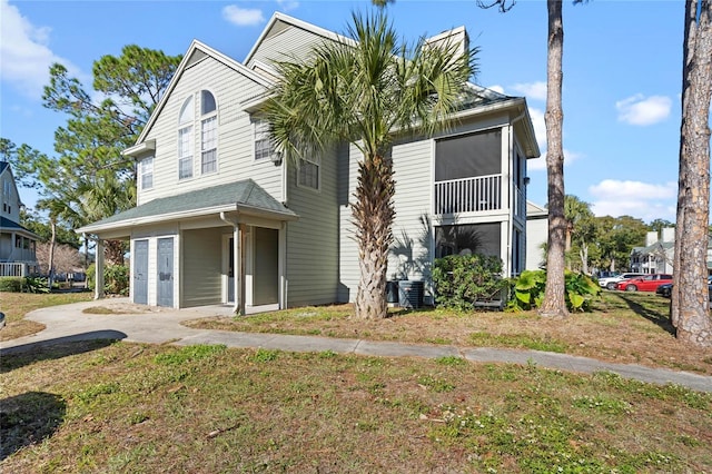 view of front facade with a garage, central AC, and a front yard