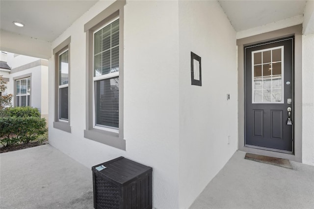 entrance to property featuring covered porch