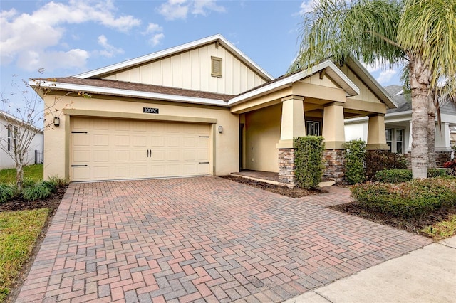 craftsman house featuring a garage