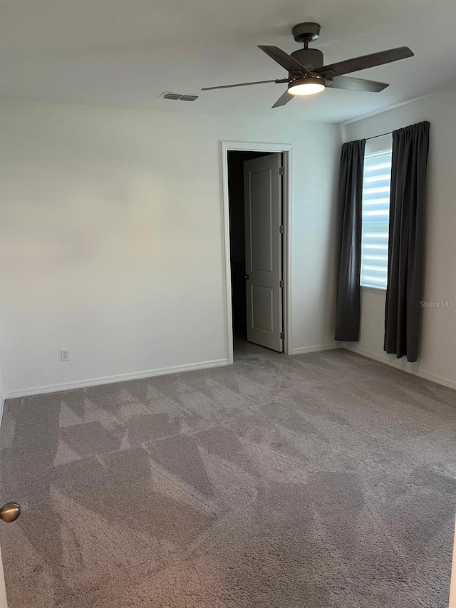 unfurnished room with light carpet and ceiling fan