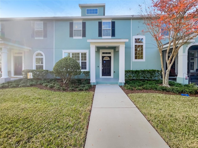 view of front of house featuring a front lawn