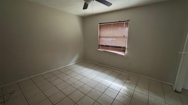 unfurnished room featuring ceiling fan and a textured ceiling