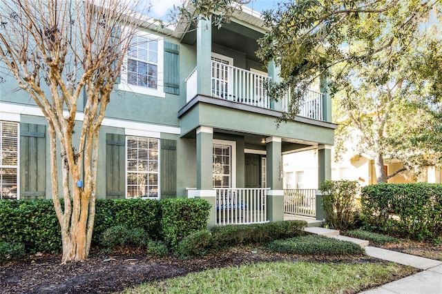 townhome / multi-family property featuring a balcony