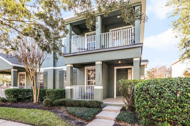 view of front of home featuring a balcony