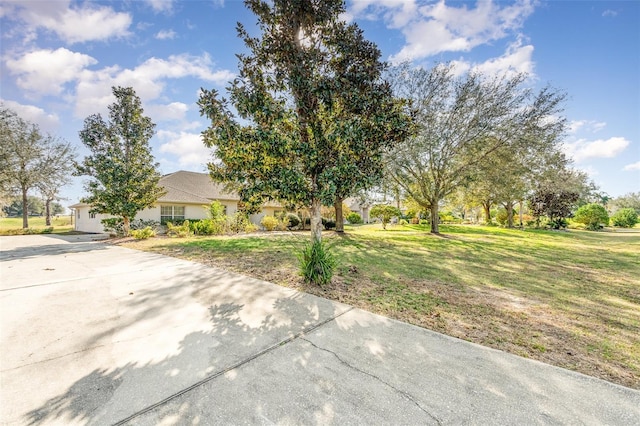 view of front of home with driveway and a front yard