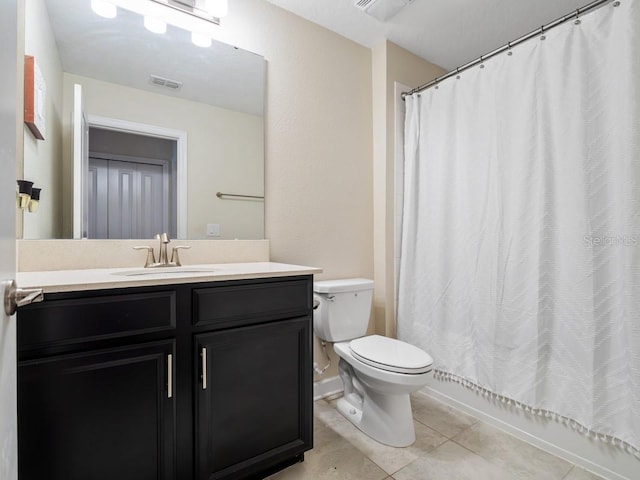 full bathroom featuring tile patterned flooring, vanity, shower / tub combo with curtain, and toilet