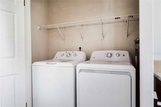 laundry room with washing machine and dryer