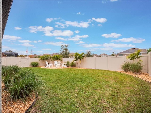 view of yard featuring a patio