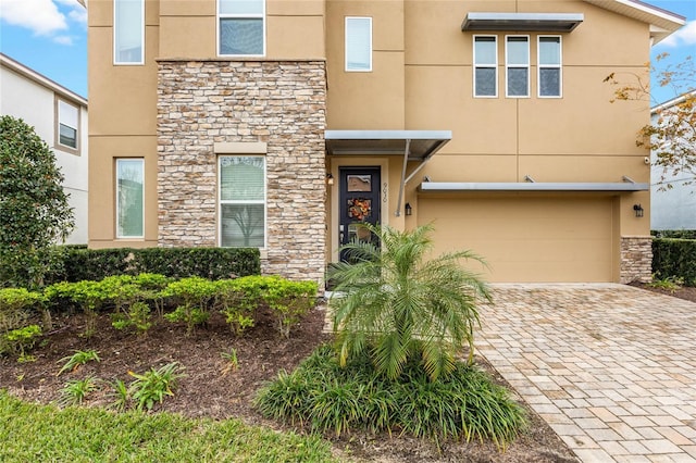 view of front of property featuring a garage