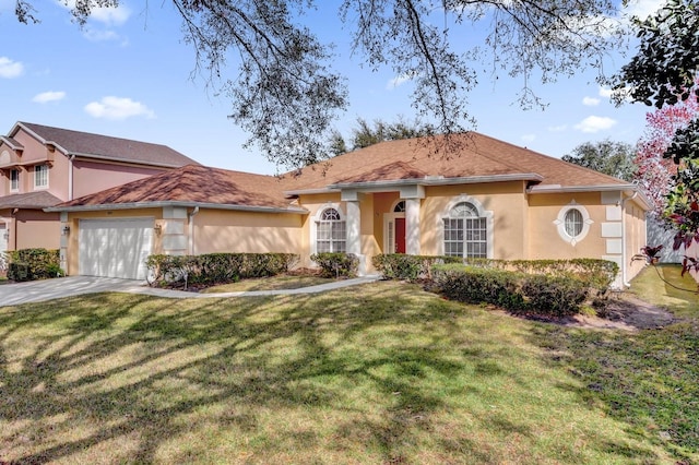 view of front of property featuring a front yard and a garage