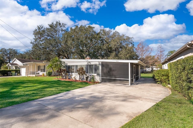 view of front facade featuring a carport, covered porch, and a front lawn