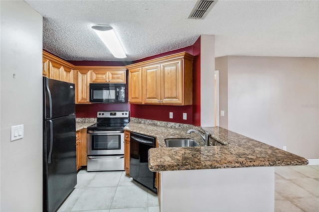 kitchen featuring kitchen peninsula, sink, a textured ceiling, and black appliances