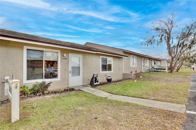 view of front of property with a front yard