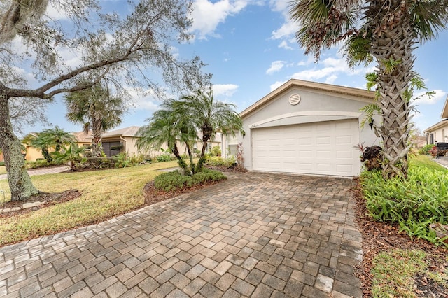 view of front facade featuring a garage and a front yard