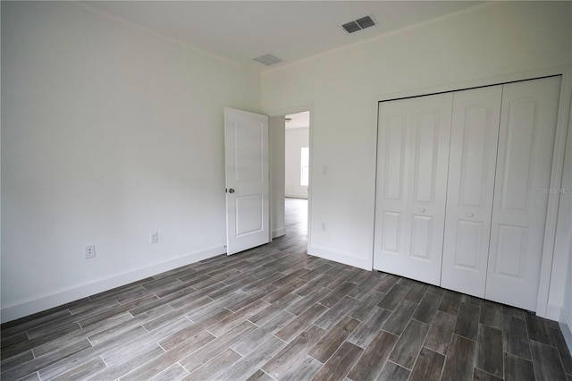 unfurnished bedroom featuring a closet