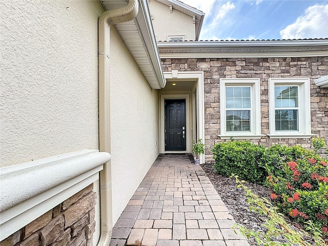 8886 Fallen Oak Dr, Davenport, FL 33896 - property entrance featuring stucco siding and stone siding