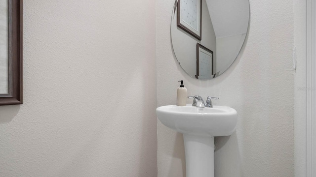 bathroom featuring sink