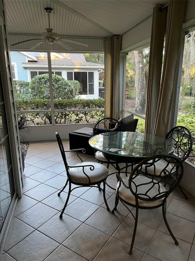 sunroom featuring ceiling fan