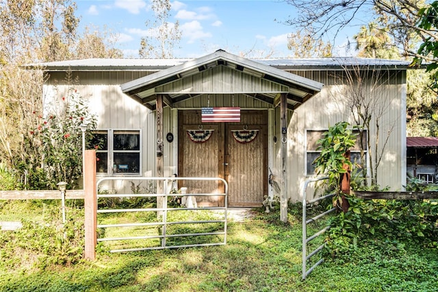 view of front of property