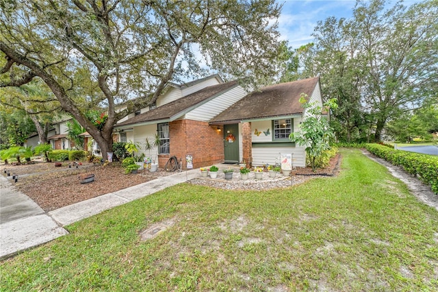 view of front facade with a front lawn