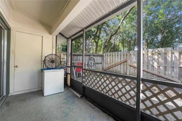 sunroom with vaulted ceiling