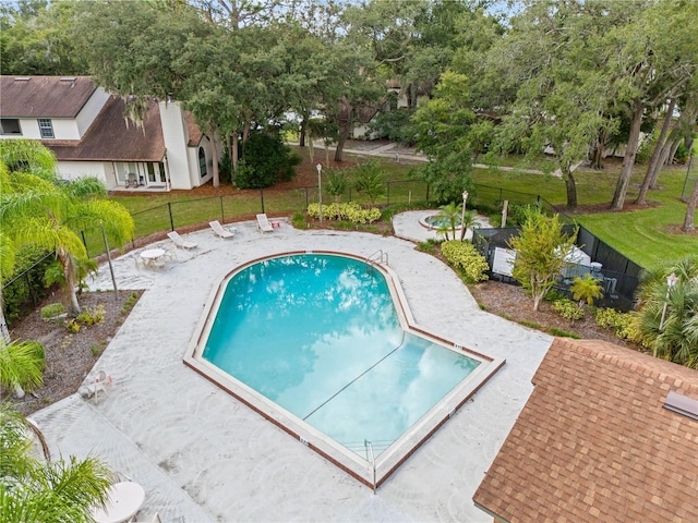 view of swimming pool with a lawn