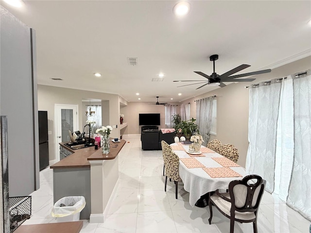 dining space with sink and ceiling fan