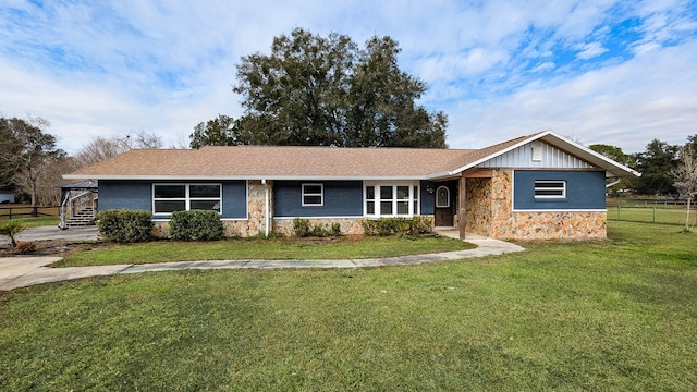 single story home featuring a front yard