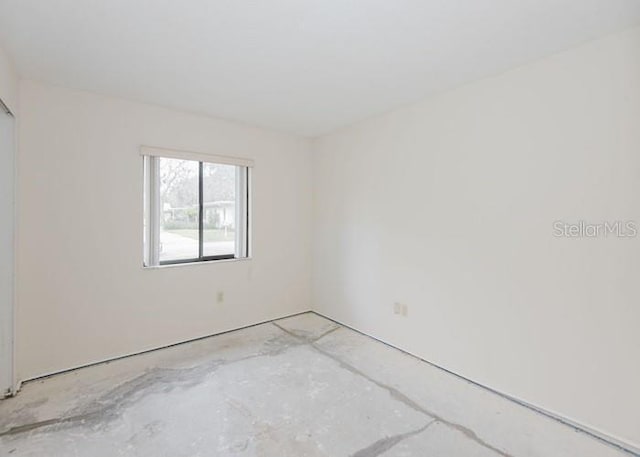 spare room featuring concrete floors