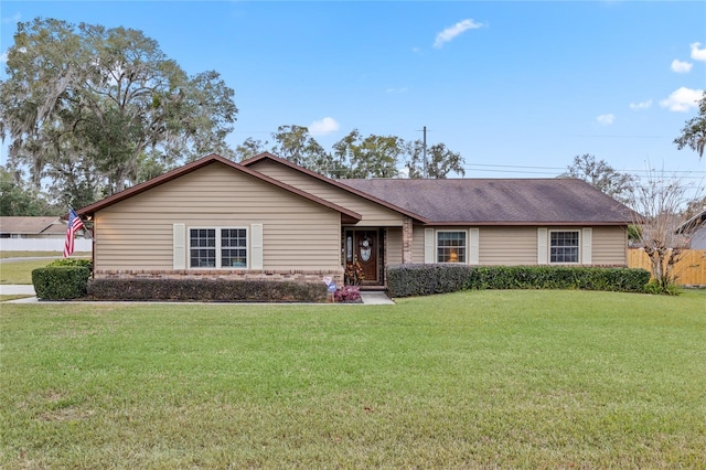 single story home with a front lawn