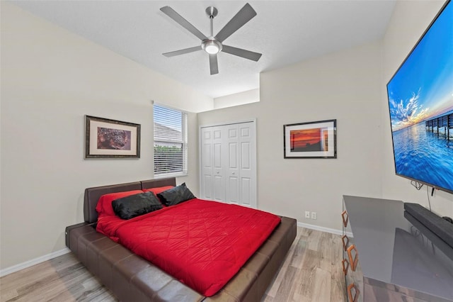 bedroom with light wood-type flooring, a closet, and ceiling fan